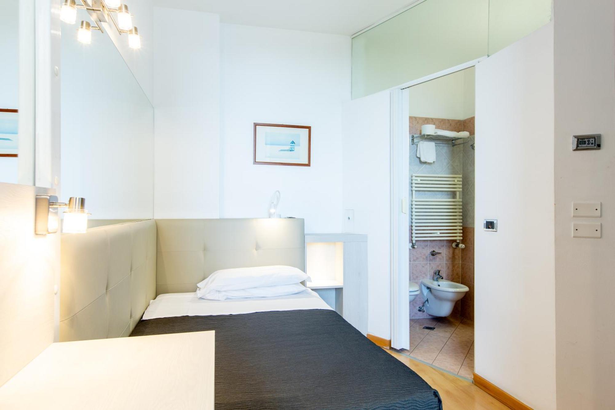 Deluxe Single Room Balcony,1592044979:JPEG