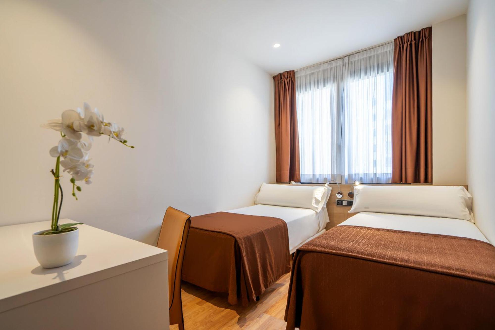 Small Double or Twin Room,1669813736:JPEG