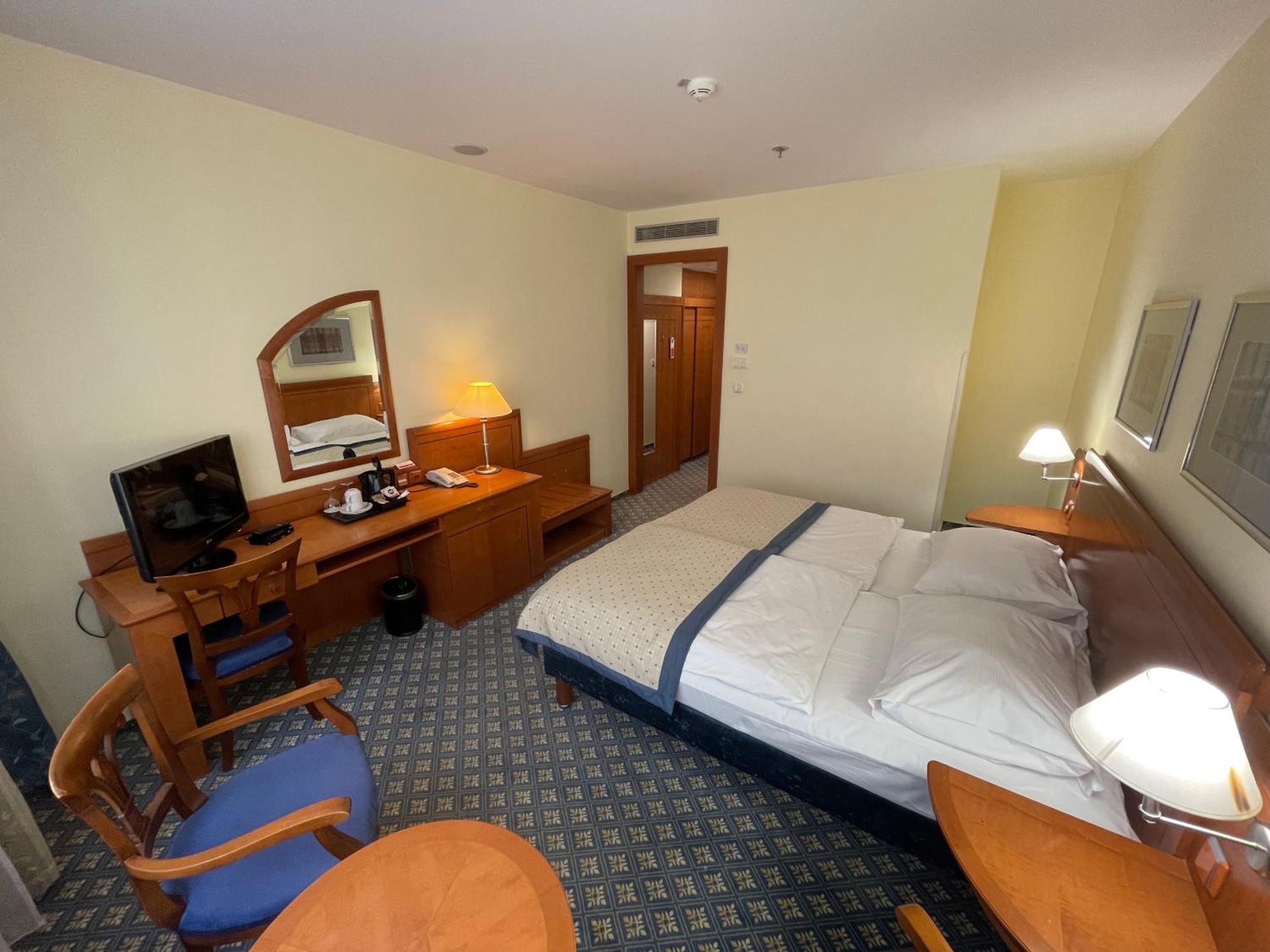 Double or Twin Room,1592874585:JPEG
