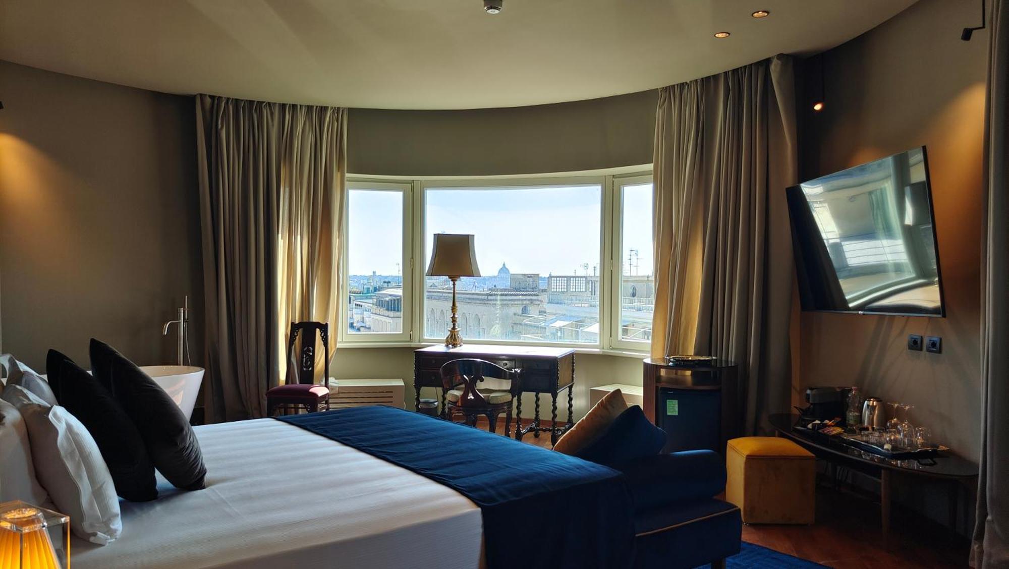 King Suite Balcony,1592945763:JPEG