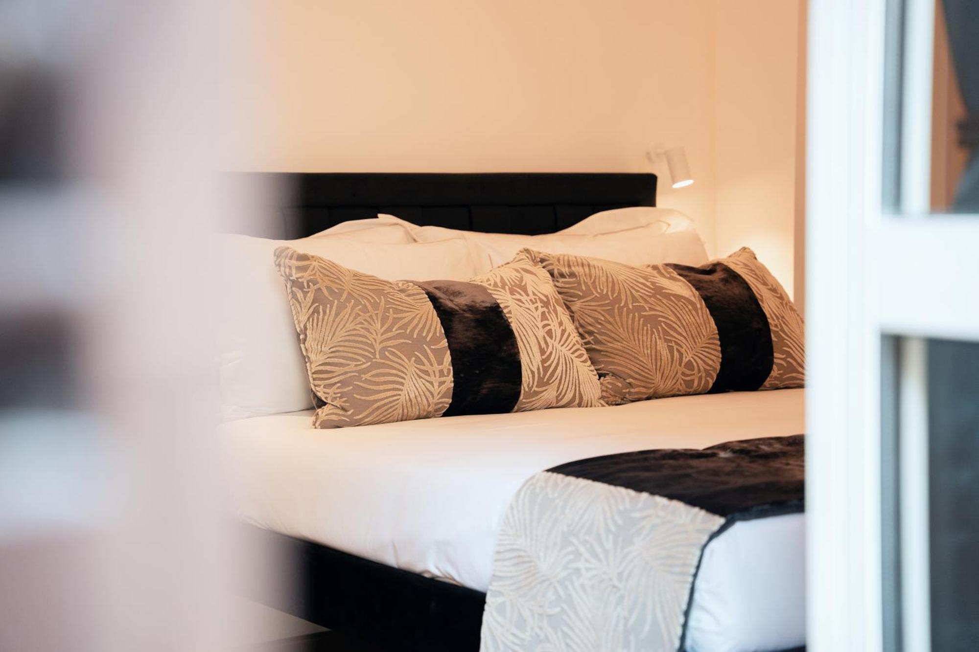 King Room,1594262466:JPEG