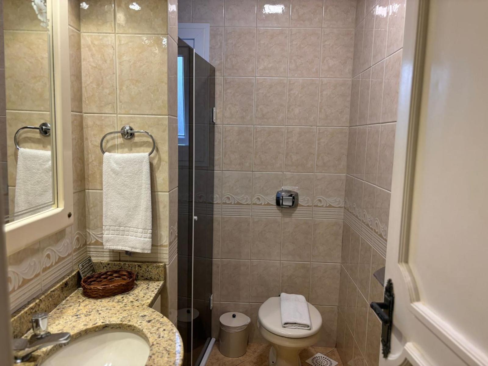 Quarto Triplo com Varanda,1604081260:JPEG