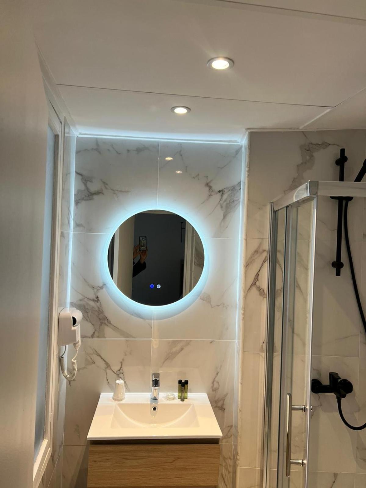 Twin Room,1756437066:JPEG