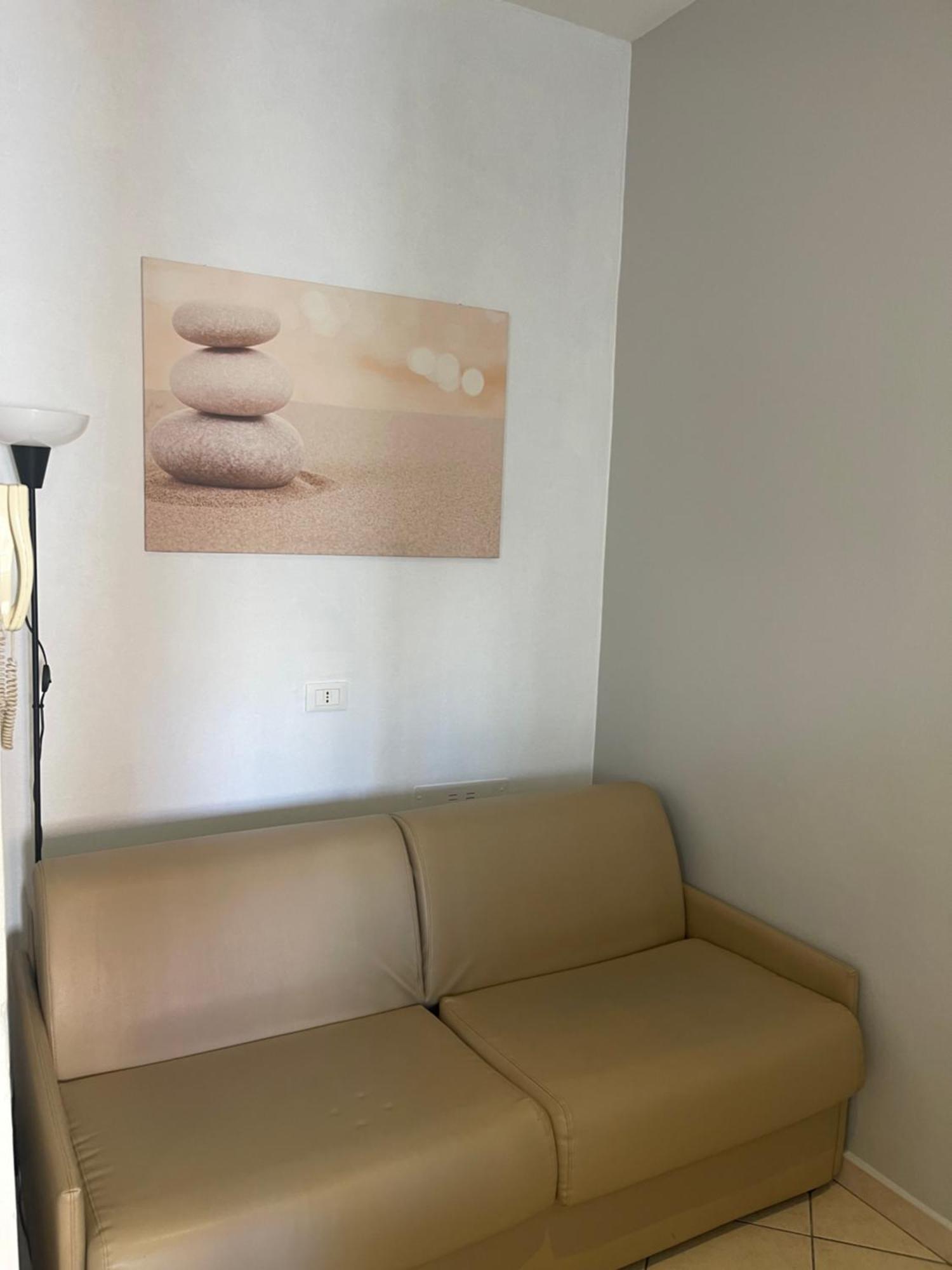 One-Bedroom Apartment,1594689530:JPEG