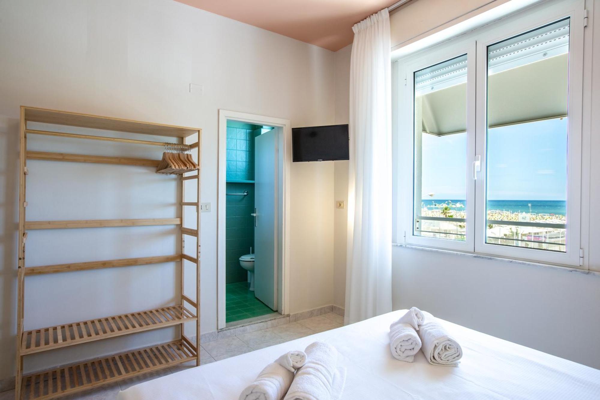 Double or Twin Room Sea View