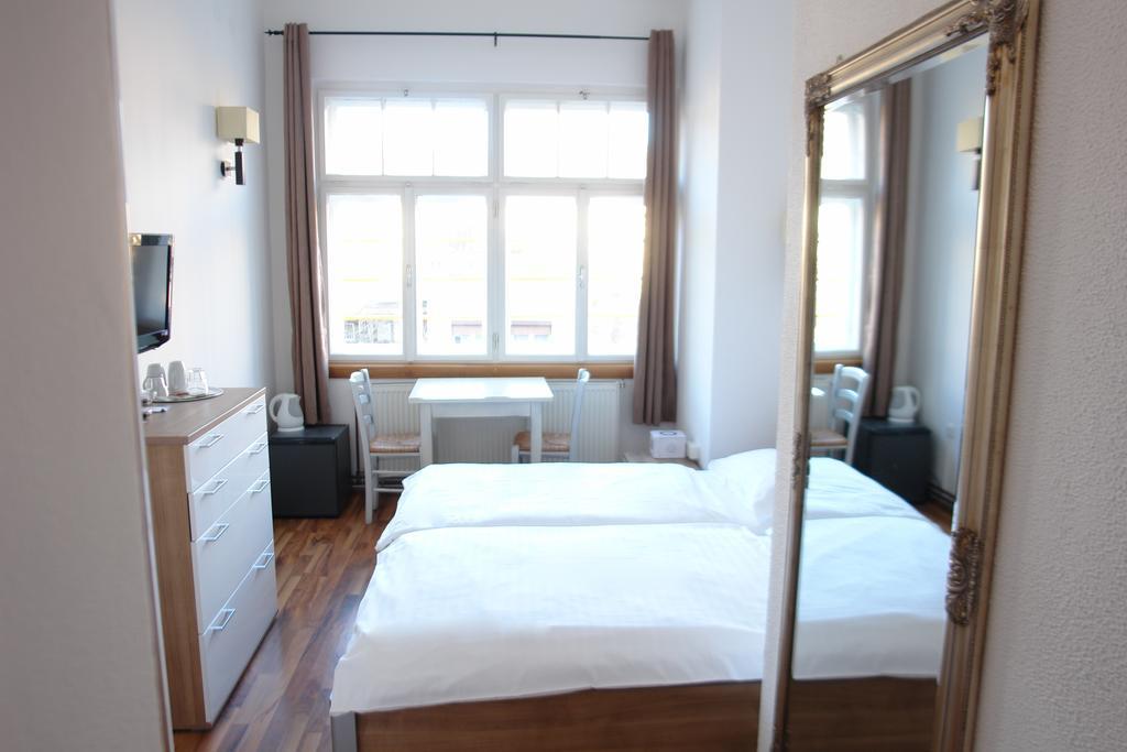 Double or Twin Room,1352433304:JPEG