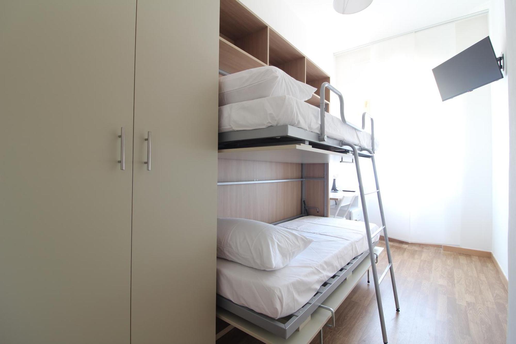 Twin Room,1595260758:JPEG