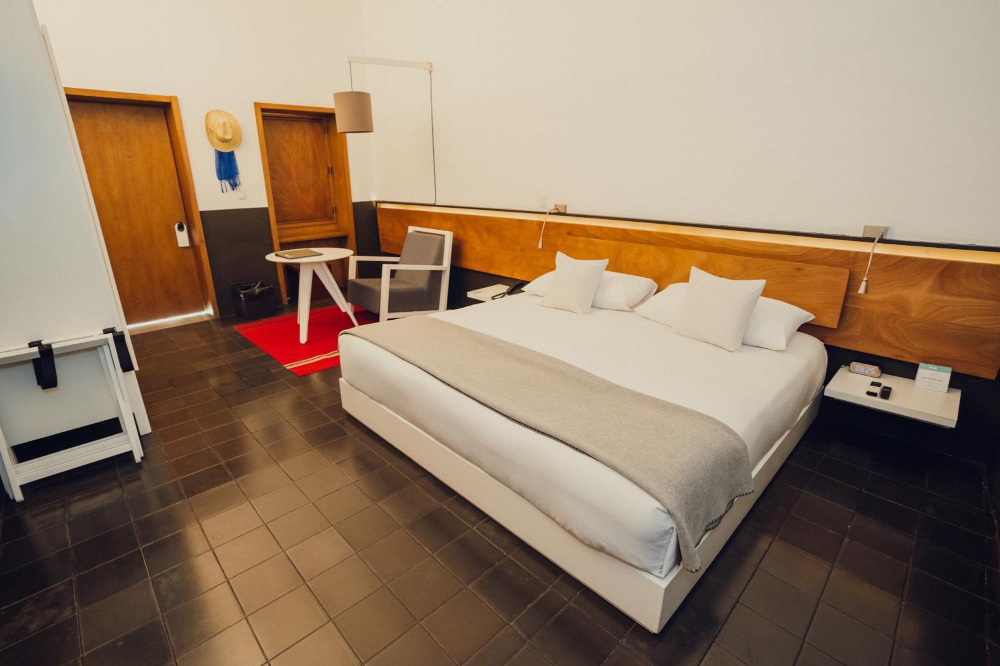 King Room,1595409975:JPEG