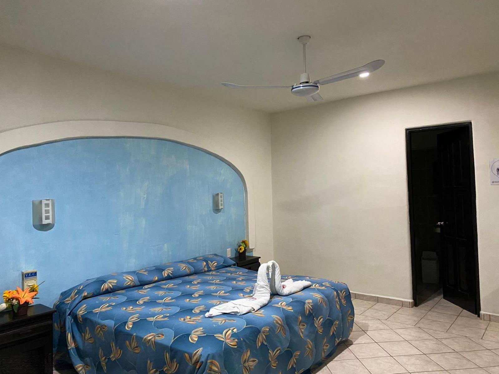 Deluxe King Suite,1595539994:JPEG