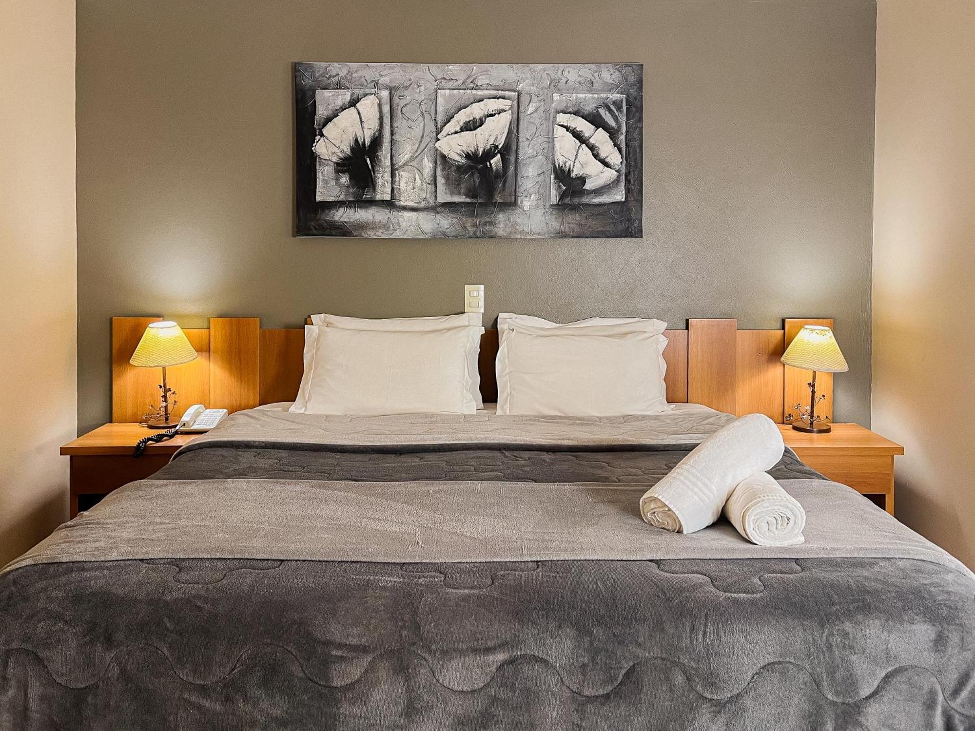 Deluxe Room,1596027677:JPEG