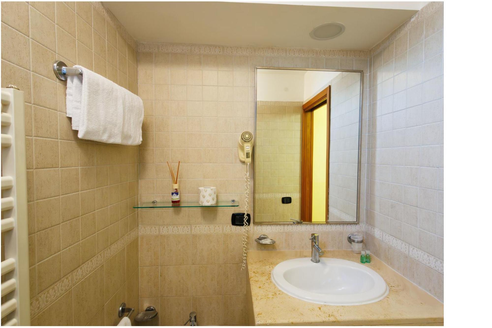 Double Room,1596027887:JPEG