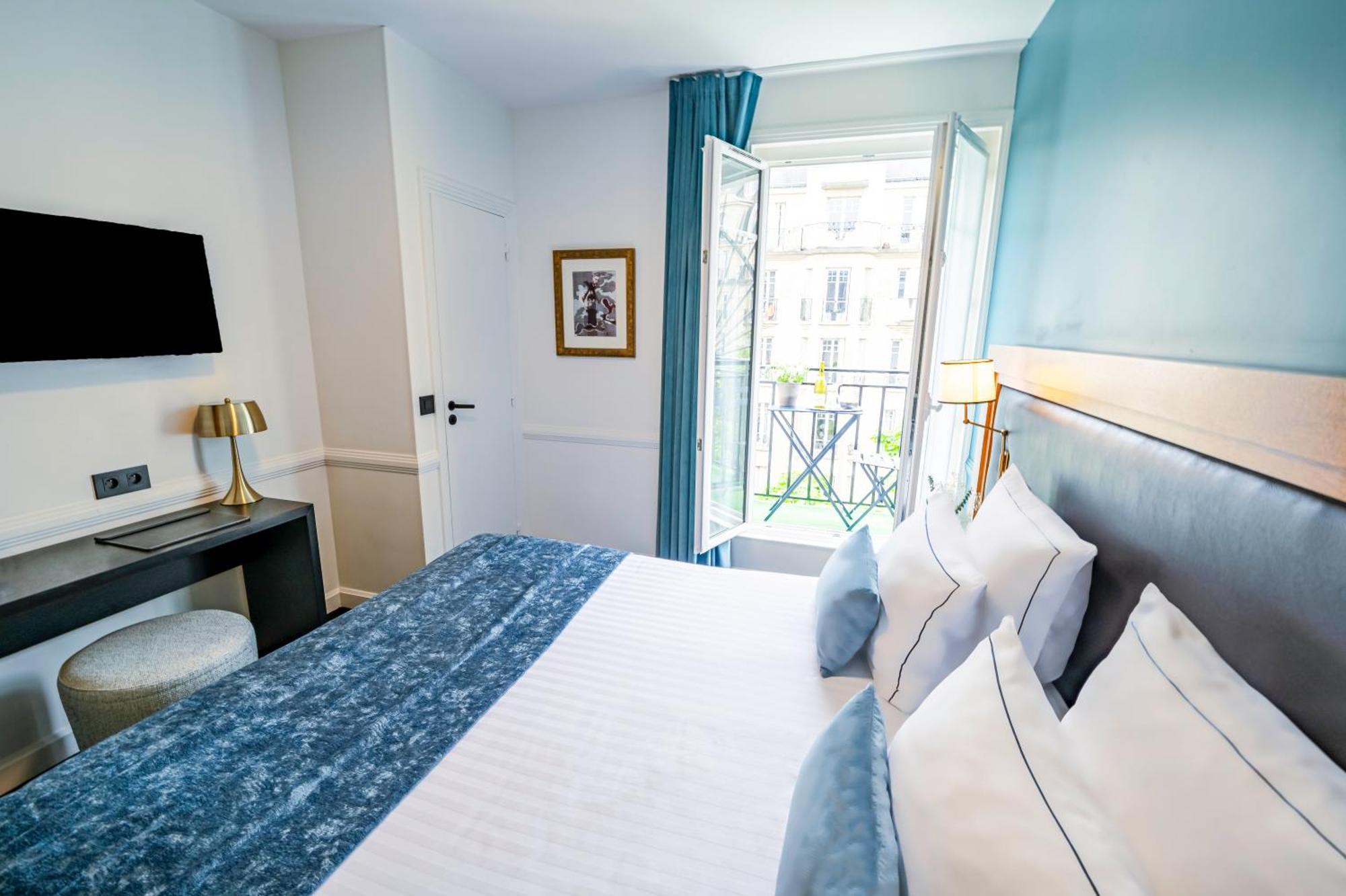 Classic Double Room Balcony Eiffel Tower view,1596038452:JPEG