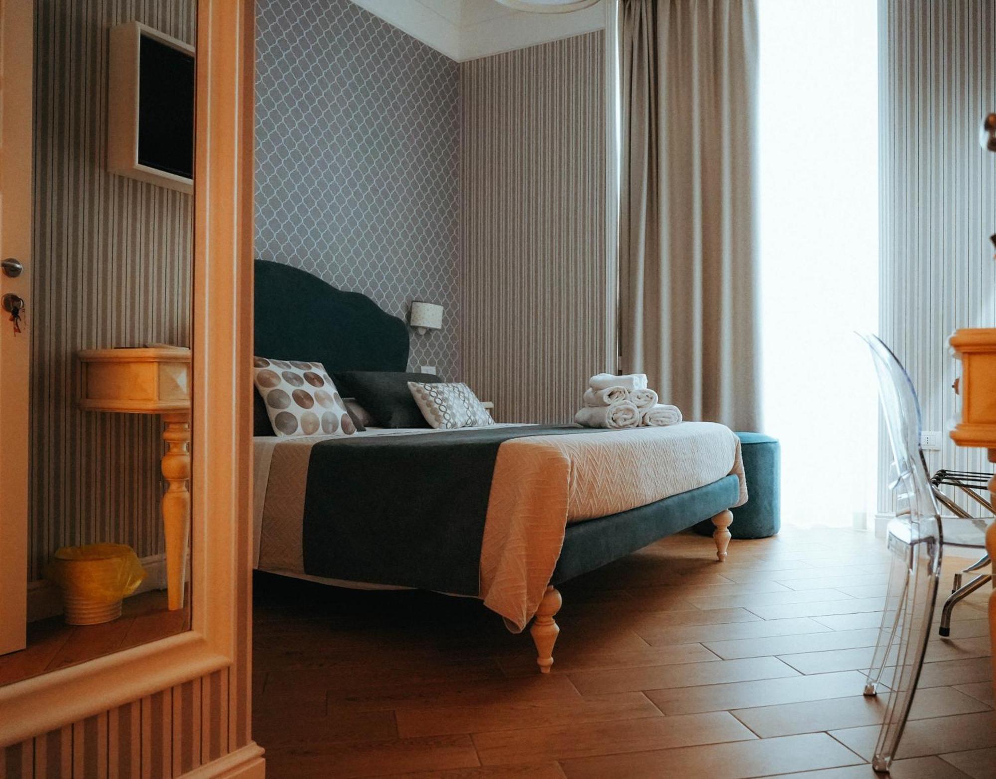 Double Room,1663152083:JPEG