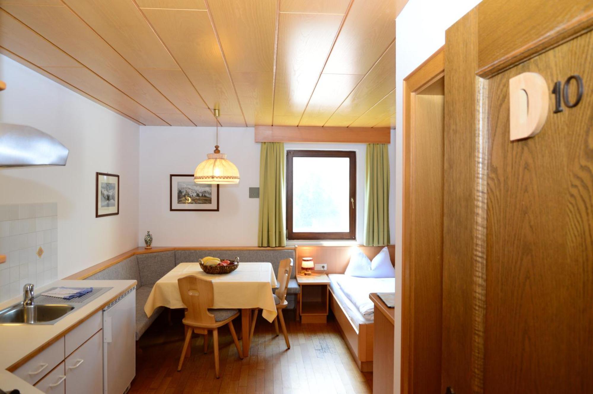 Studio Apartment,1596879327:JPEG