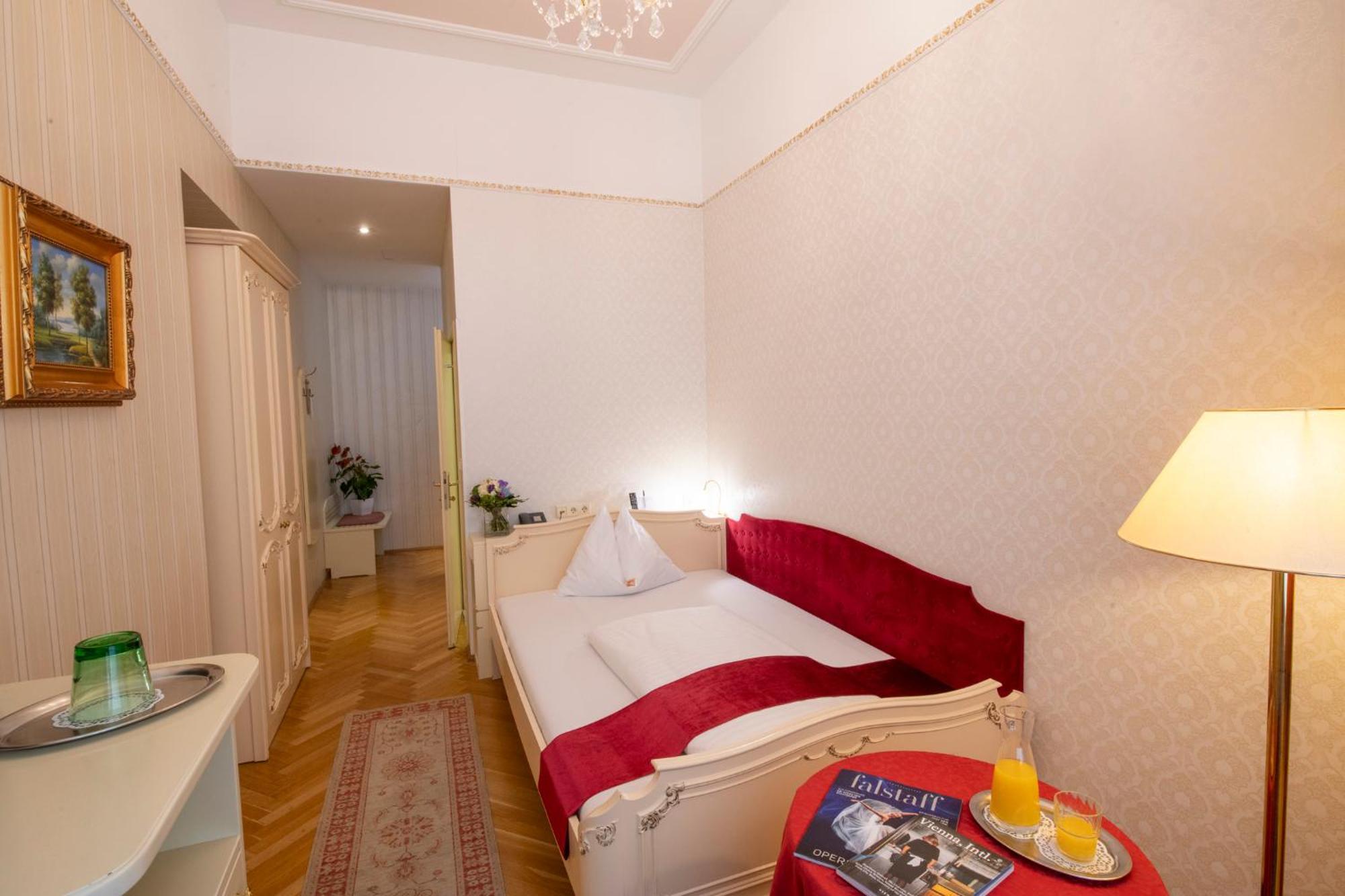 Deluxe Single Room,1765142186:JPEG