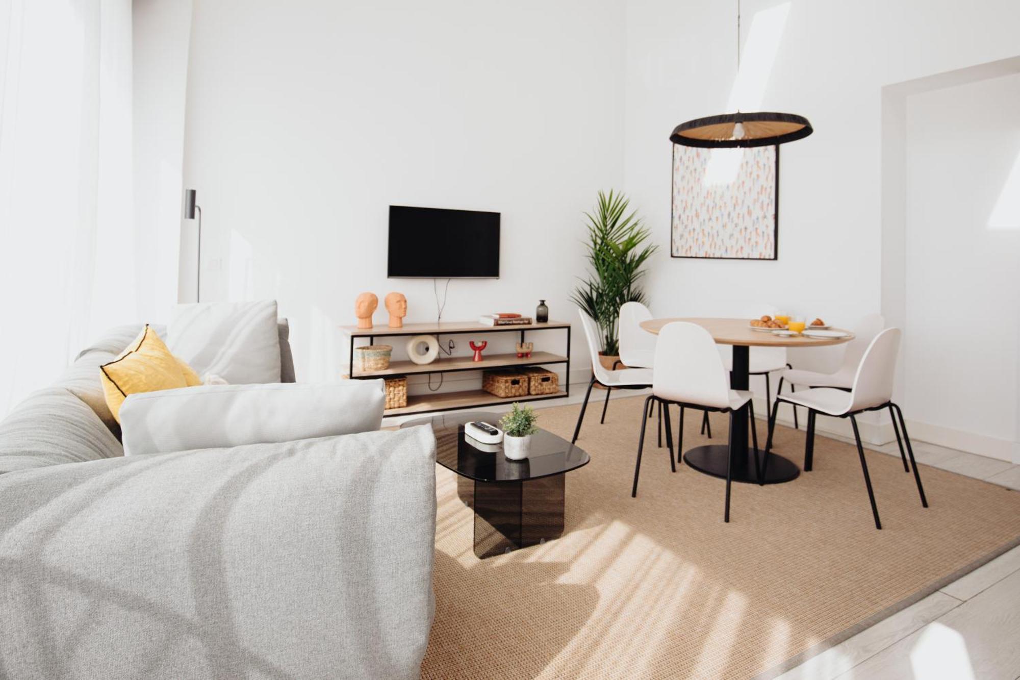 Three-Bedroom Apartment with Terrace (6 Adults),1598434303:JPEG