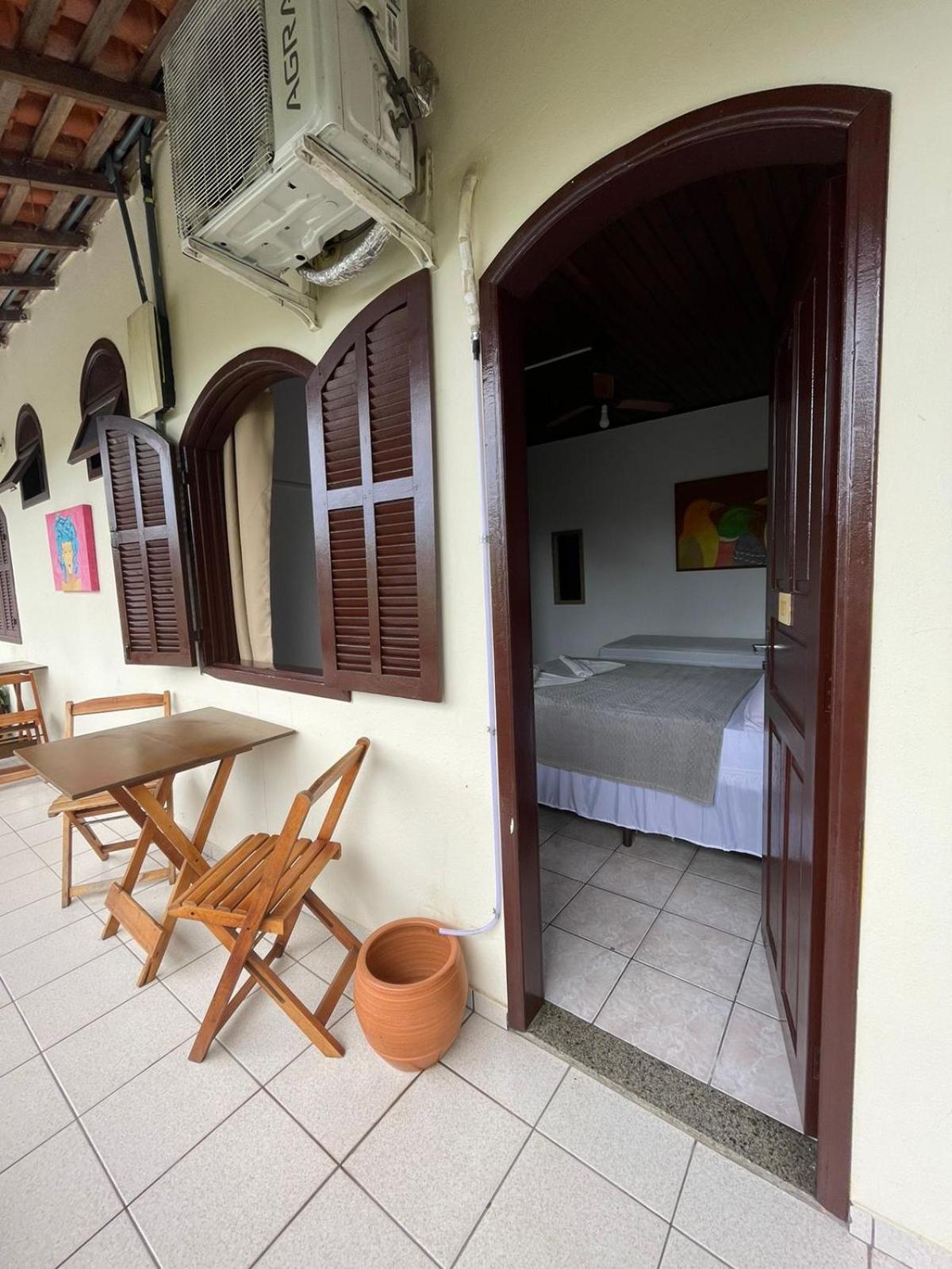 Quarto Triplo com Banheiro Privativo