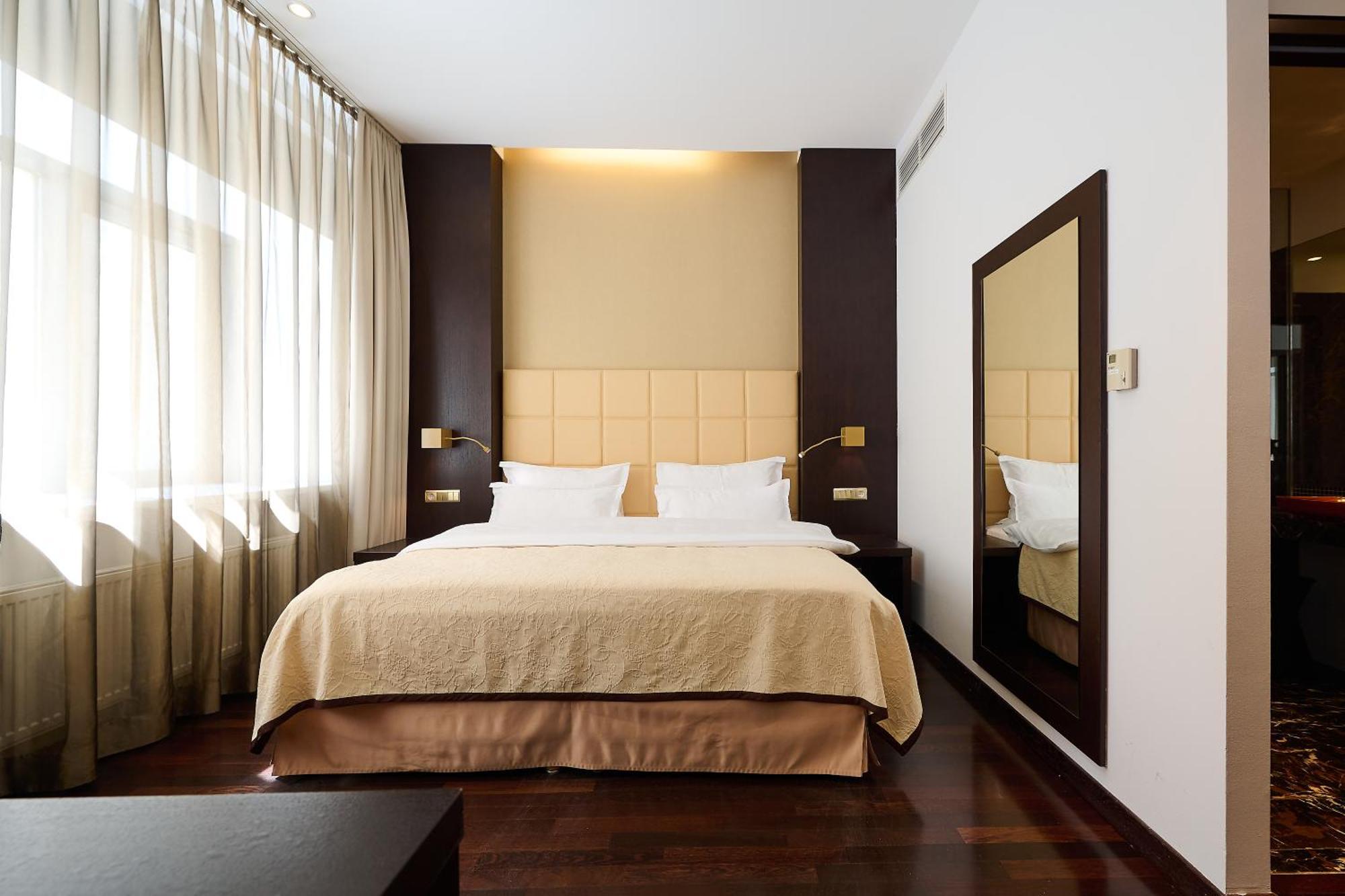 Junior Suite,1599642177:JPEG