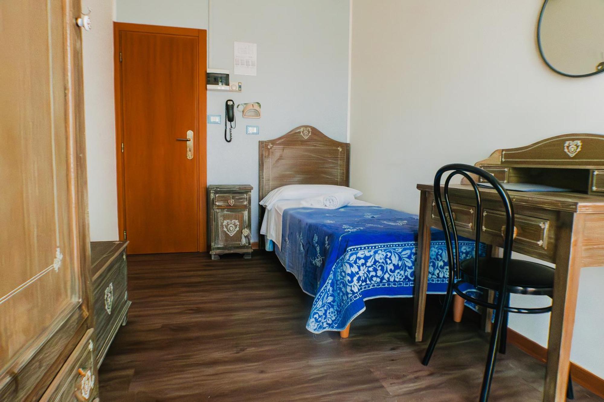 Single Room,1600221455:JPEG