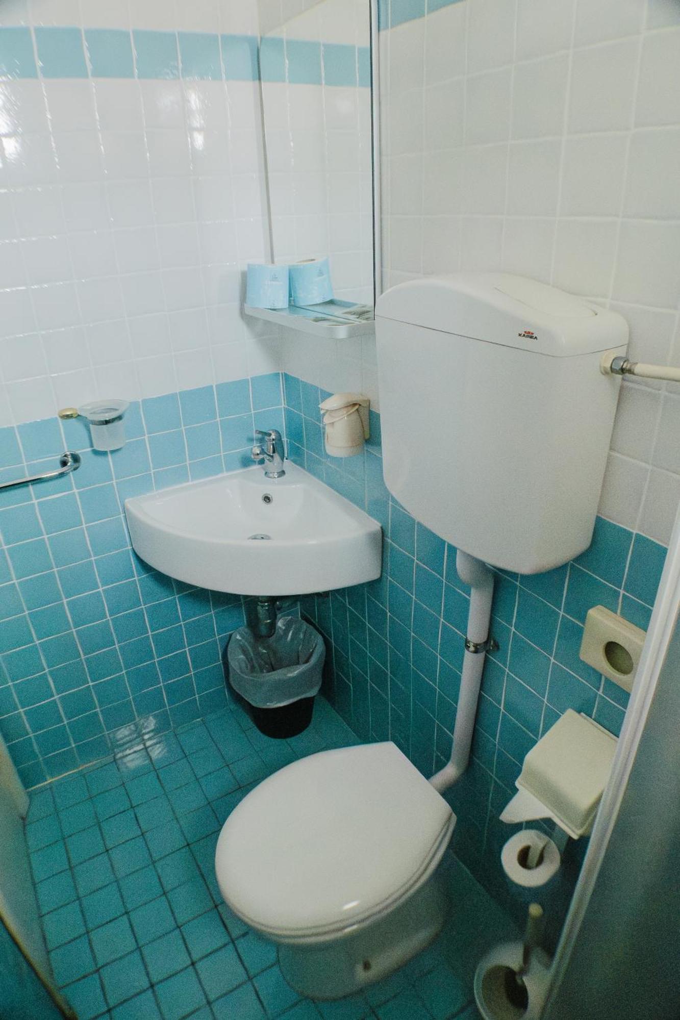 Economy Triple Room