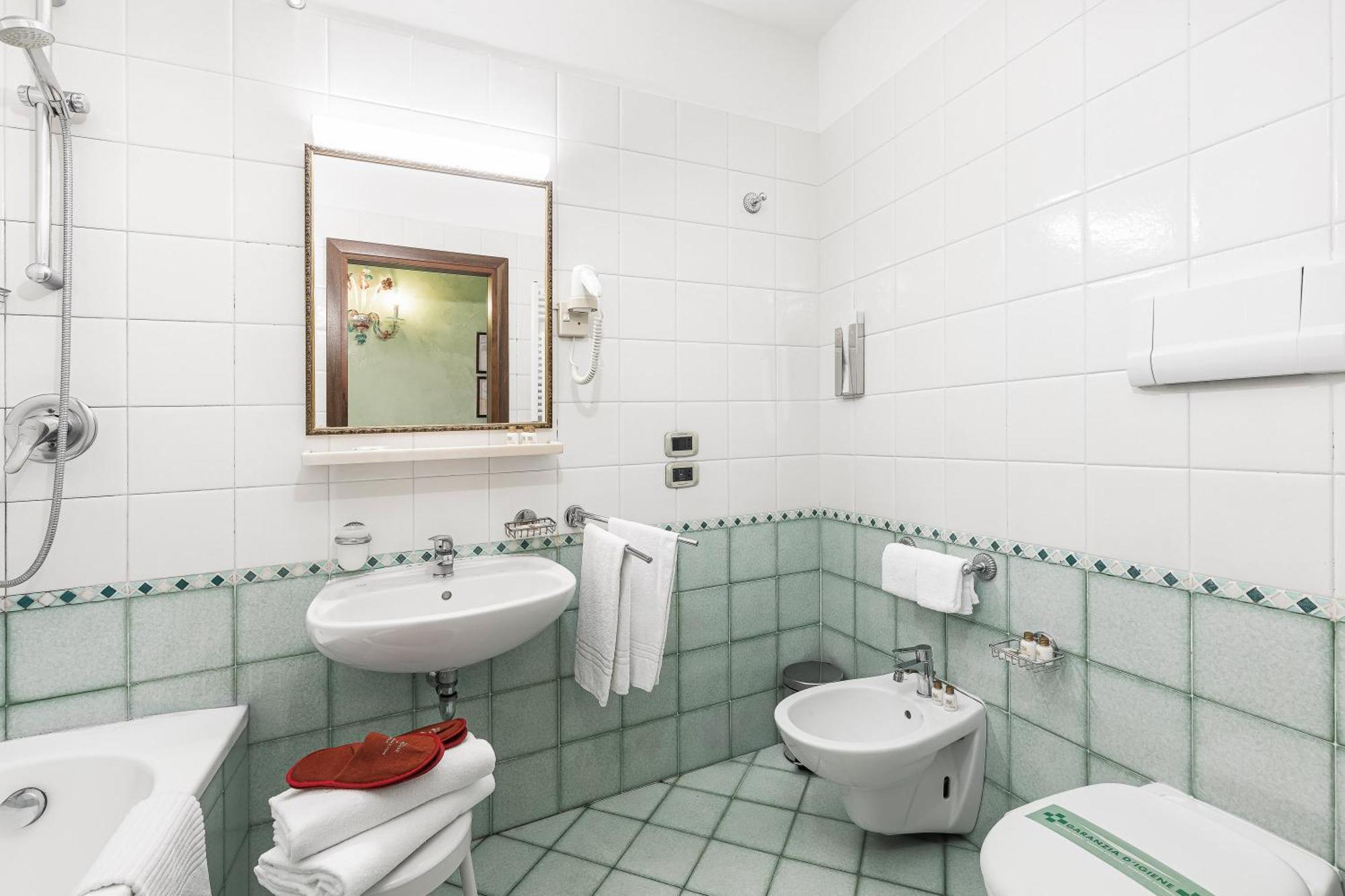 Luxury Double or Twin Room Canal View,1600558138:JPEG