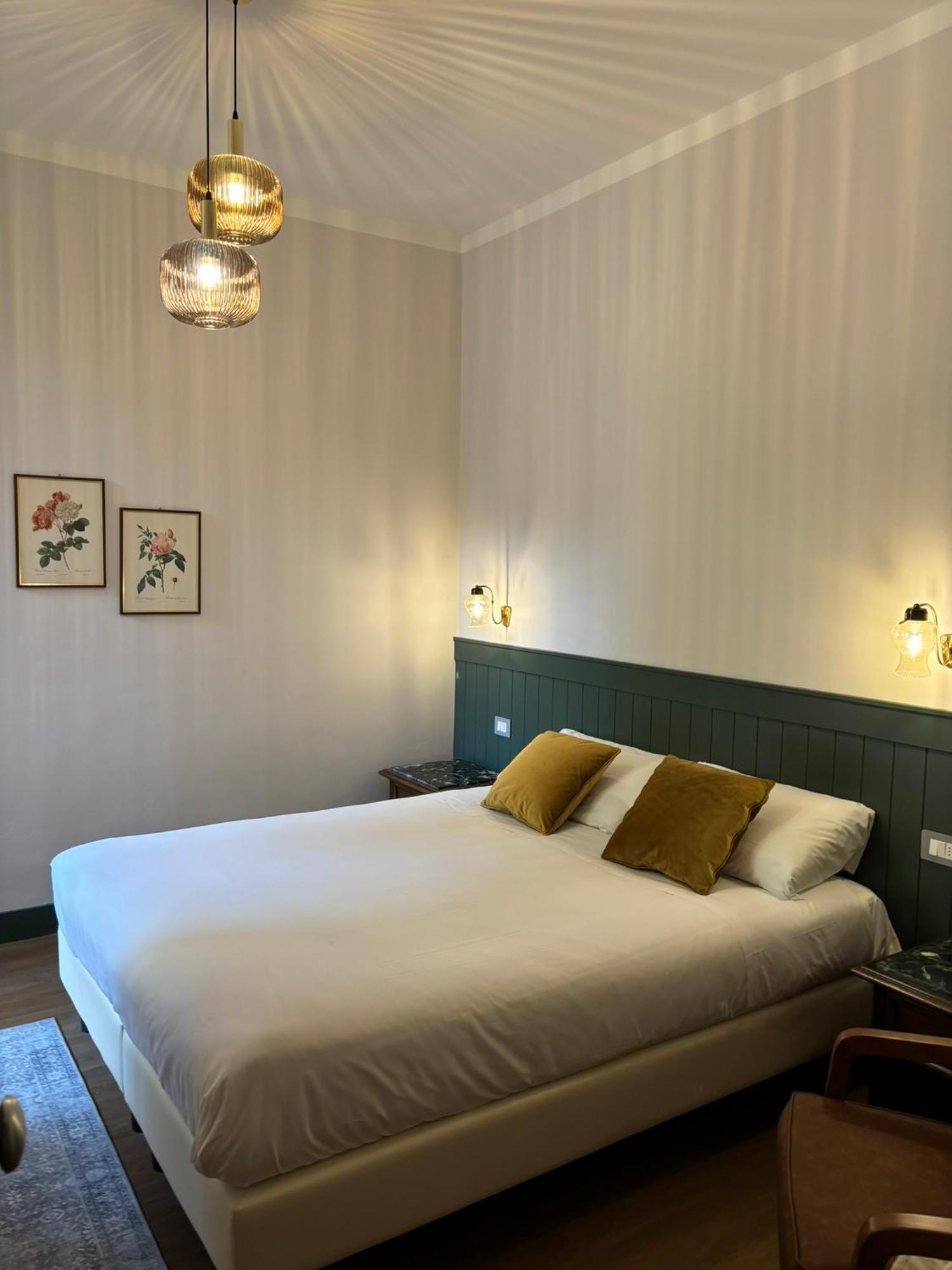 Queen Room,1600703968:JPEG