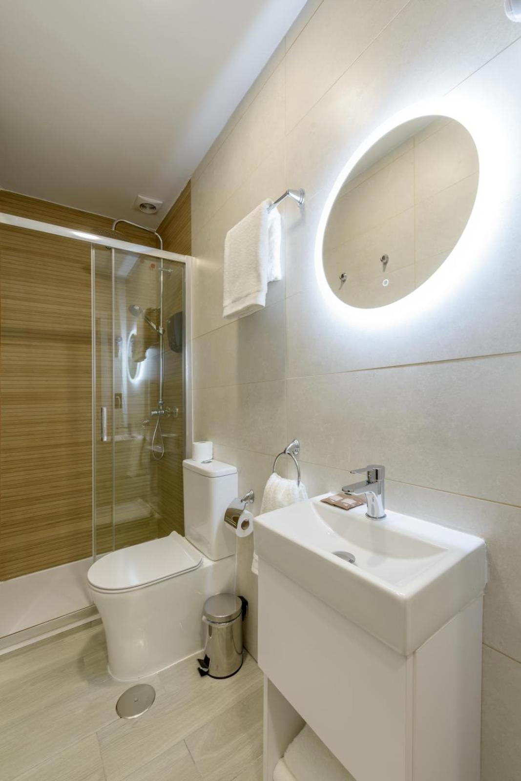 Double Room,1601329750:JPEG