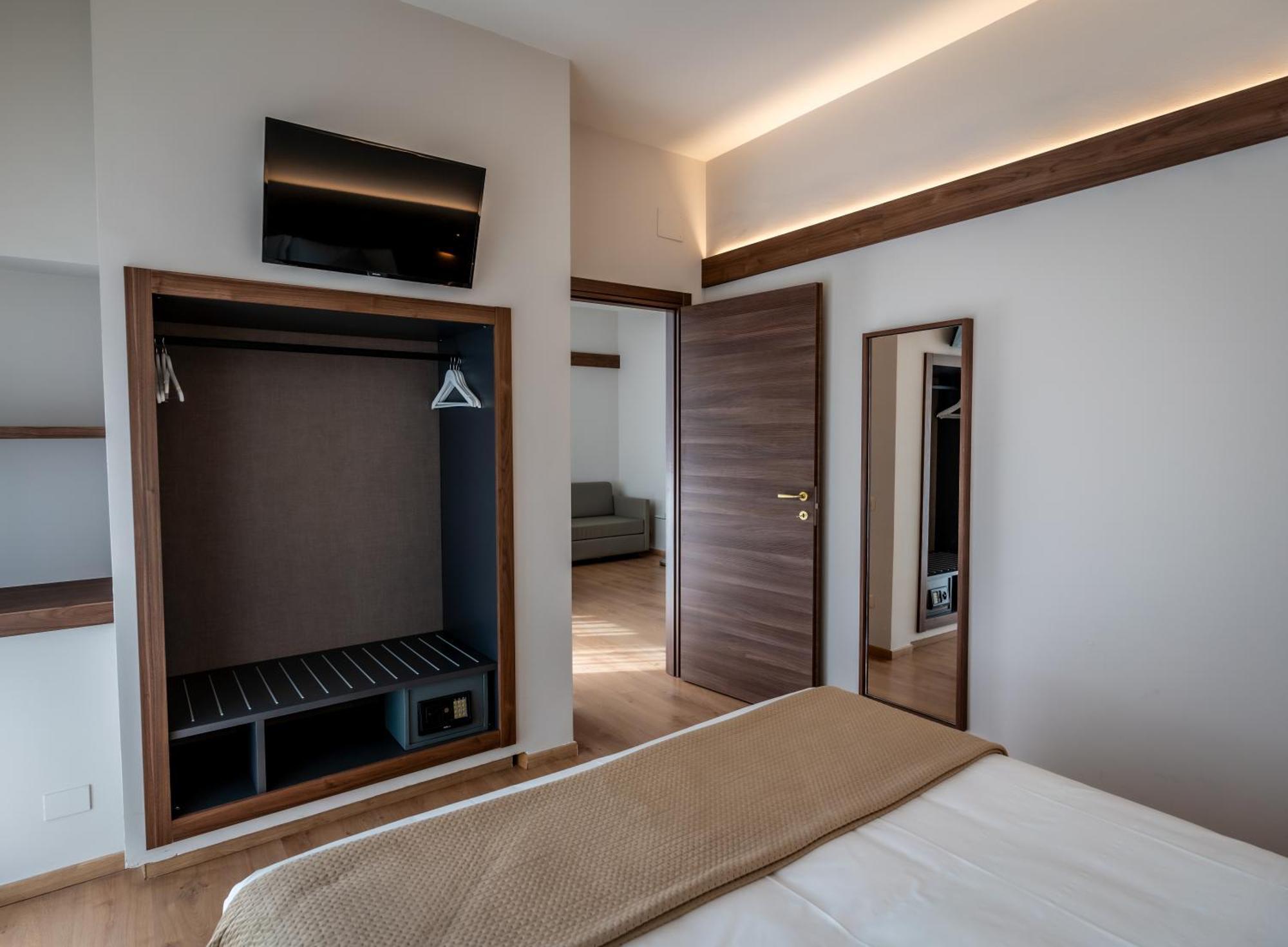 One-Bedroom Apartment,1602327433:JPEG