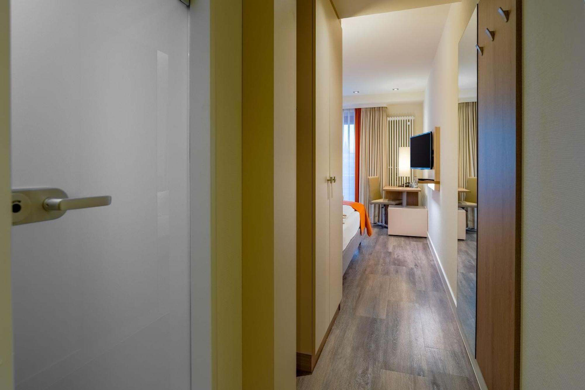 Queensize Double Room 160 x 200 cm