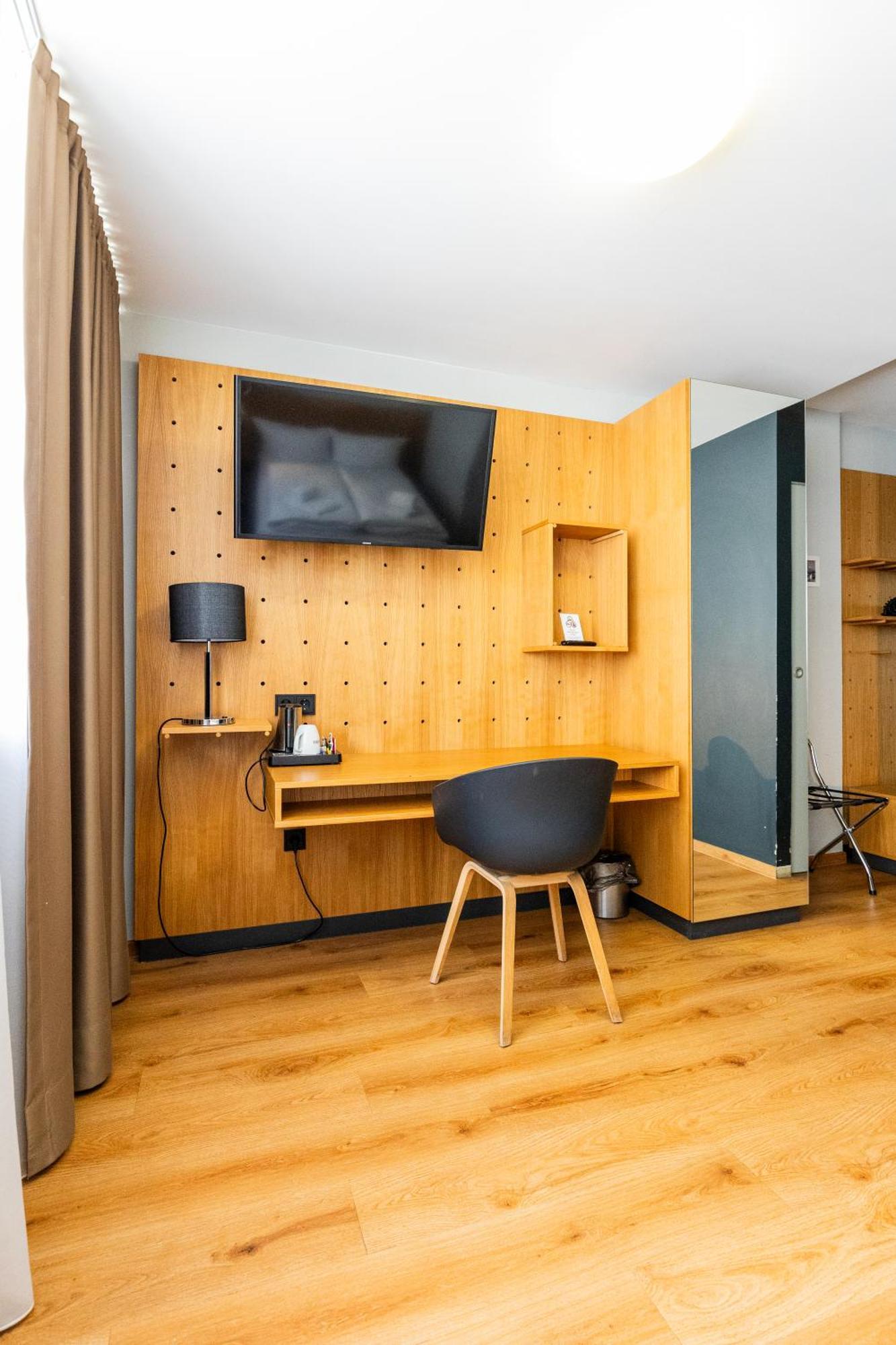 French Room,1602334937:JPEG