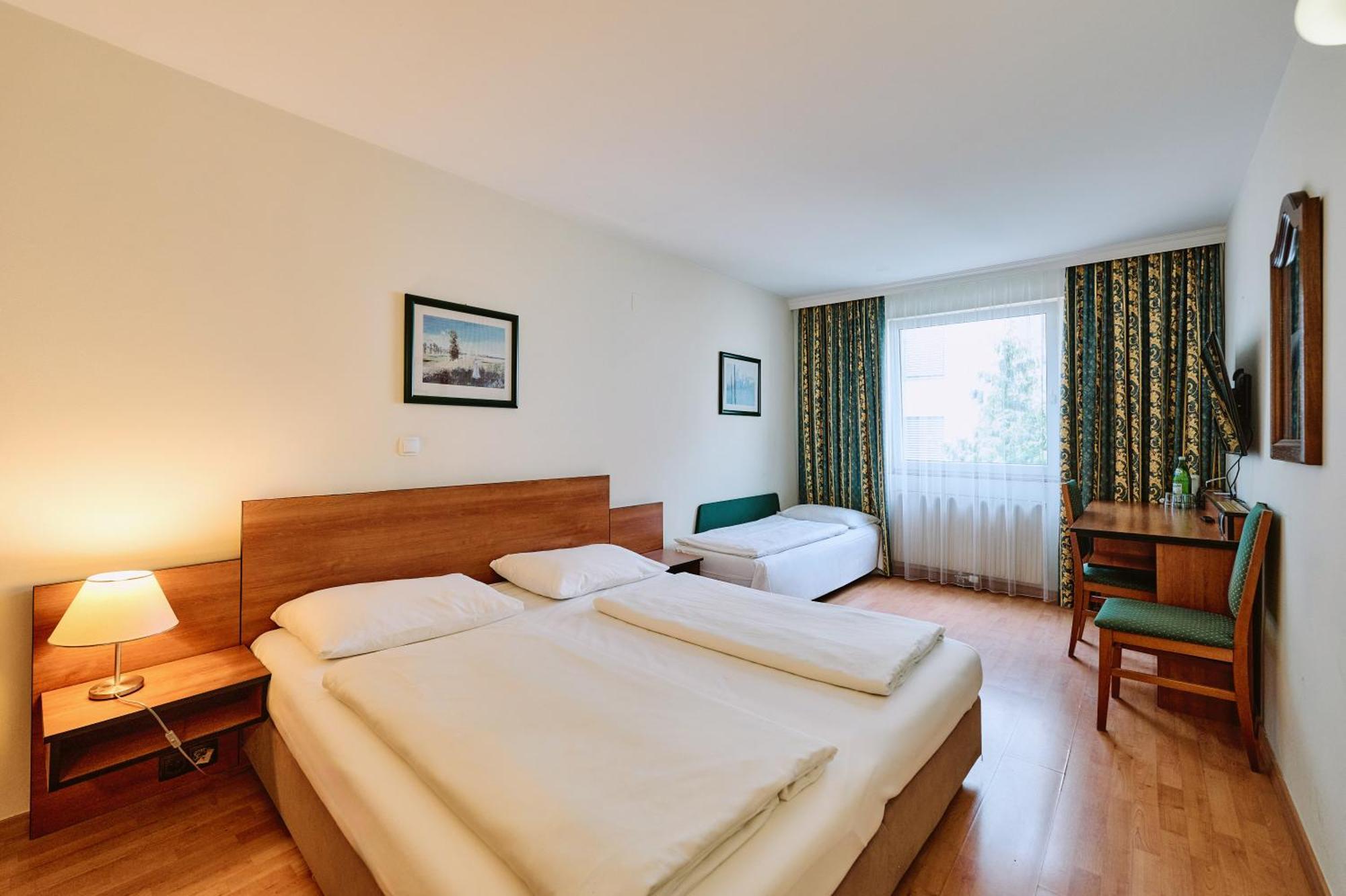 Triple Room,1602439088:JPEG
