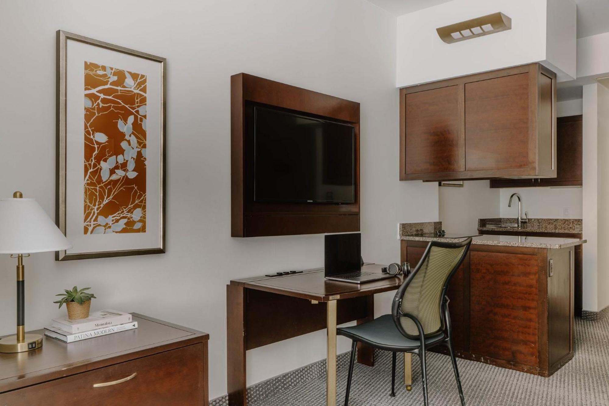 Suite de 1 dormitorio con zona de cocina