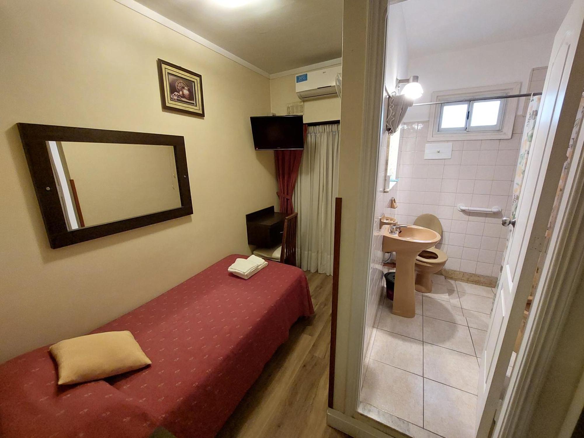 Small Single Room,1602969841:JPEG