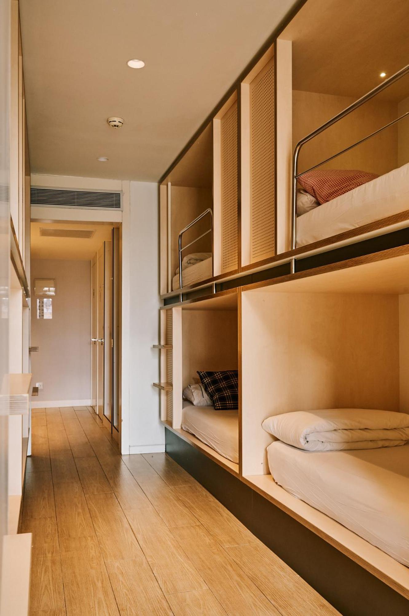 Bed 8-Bed Female Dormitory Room