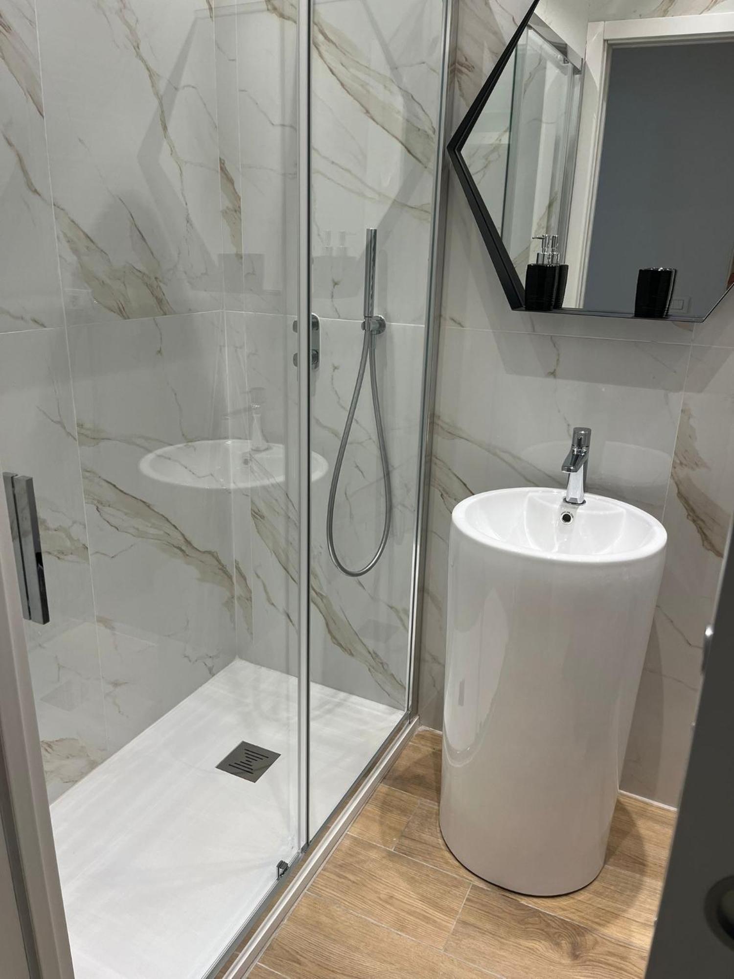 Deluxe Double Room Bath,1603253938:JPEG