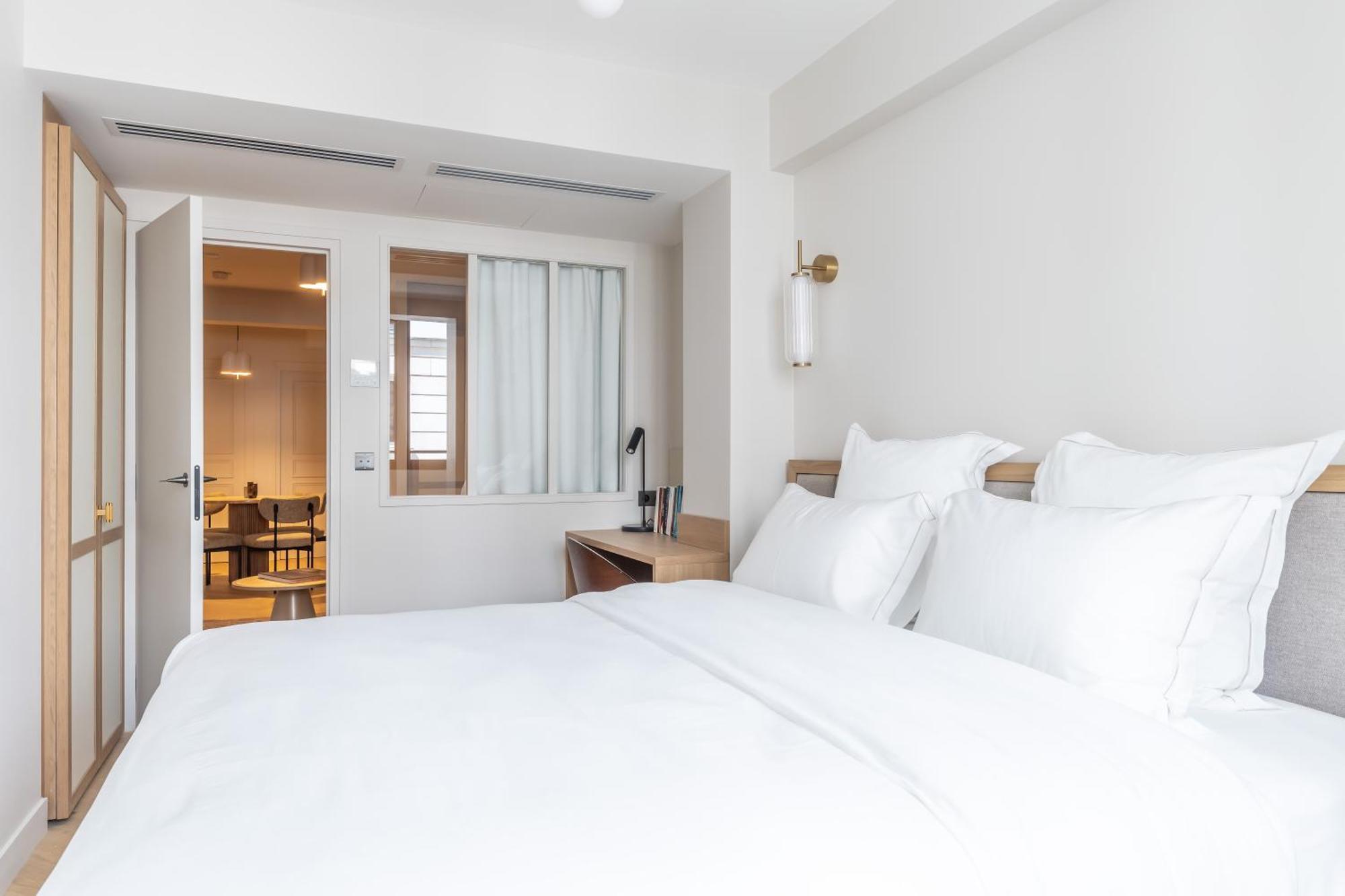 One-Bedroom Apartment with Balcony,1603320024:JPEG