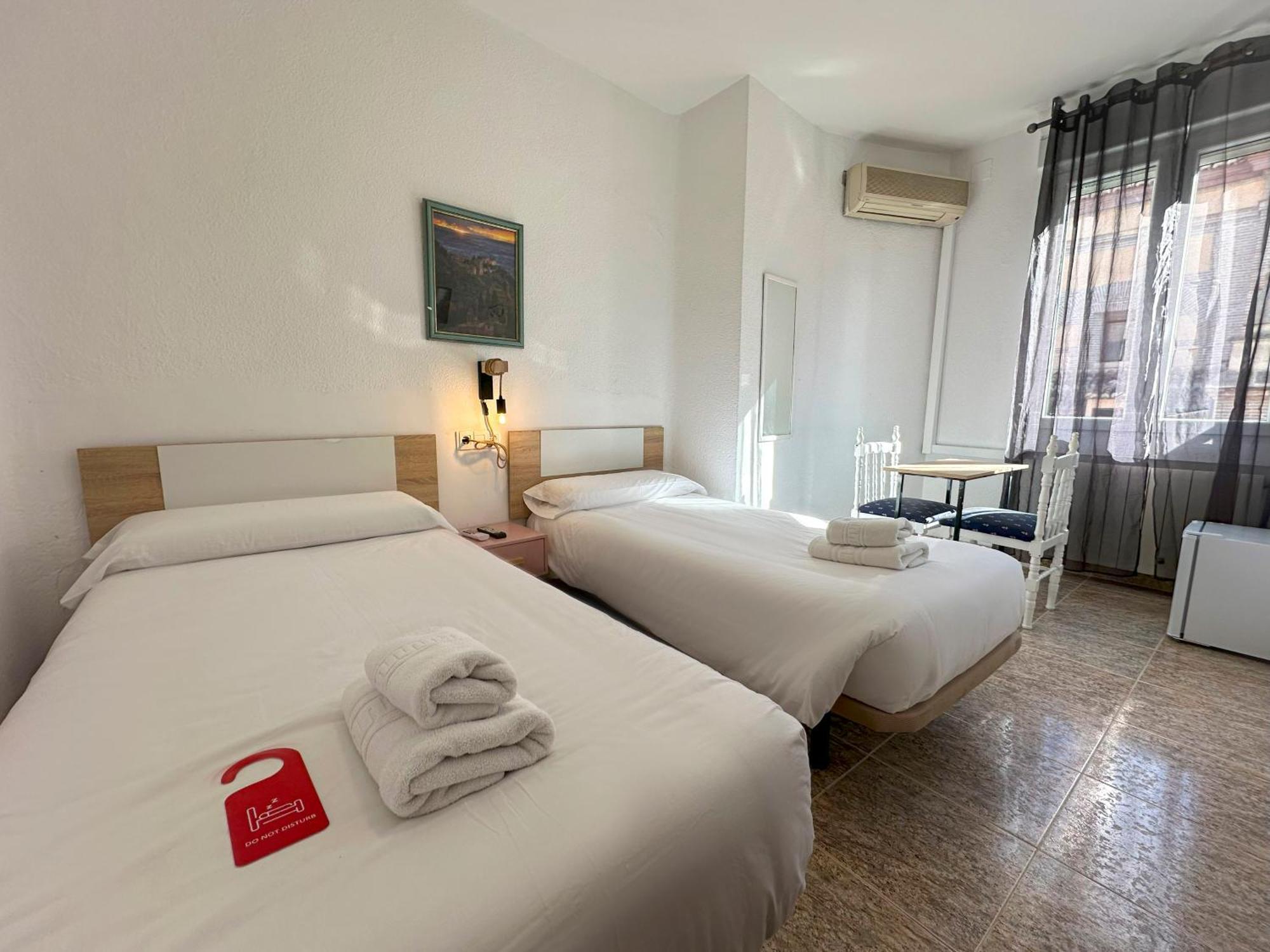 Twin Room,1603740759:JPEG