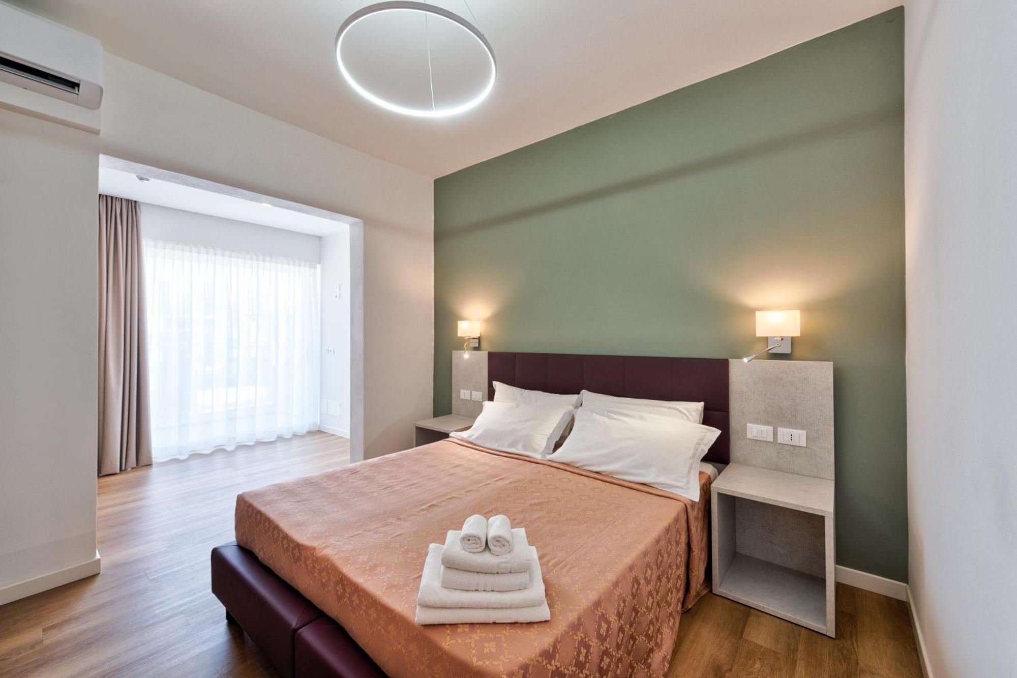 Deluxe Double Room with Balcony,1604080465:JPEG