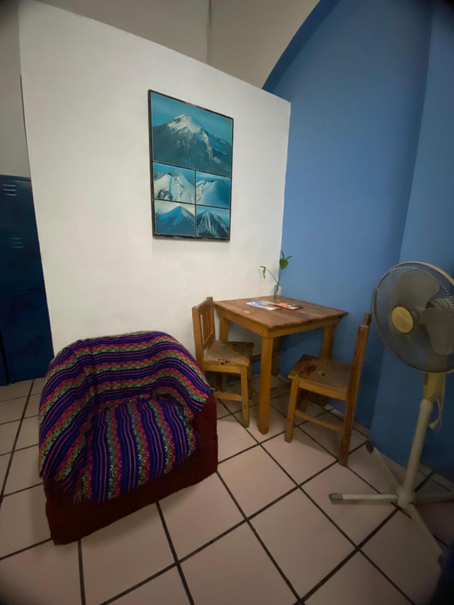 Cama en habitación compartida con 4 camas