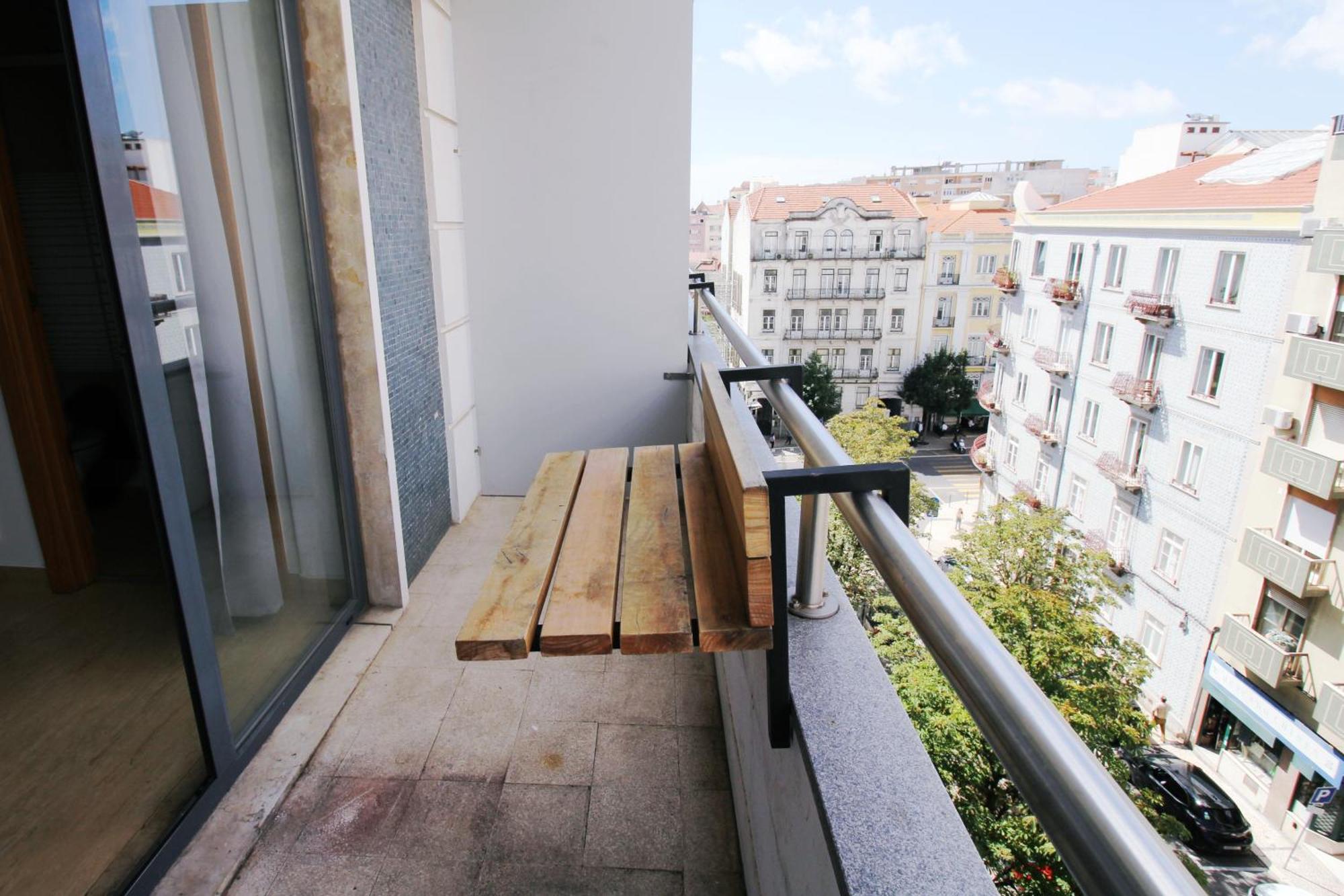 Family Room with Balcony,1604168001:JPEG