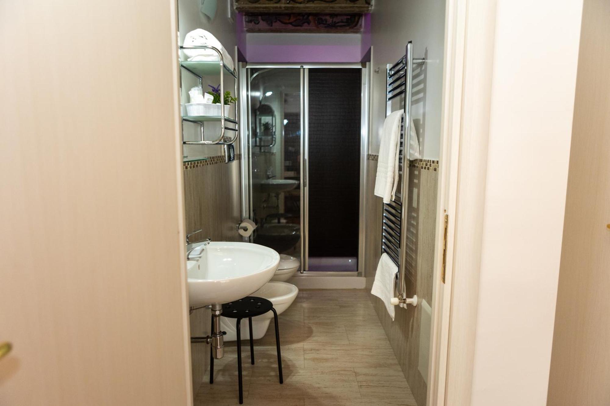 Double Room Private Bathroom