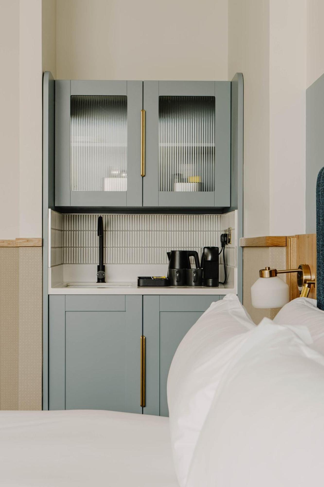 One-Bedroom Suite Kitchenette,1611051473:JPEG