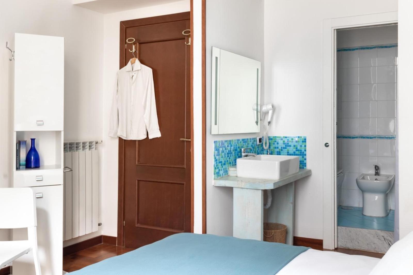 Deluxe Double Room Shower,1605416677:JPEG