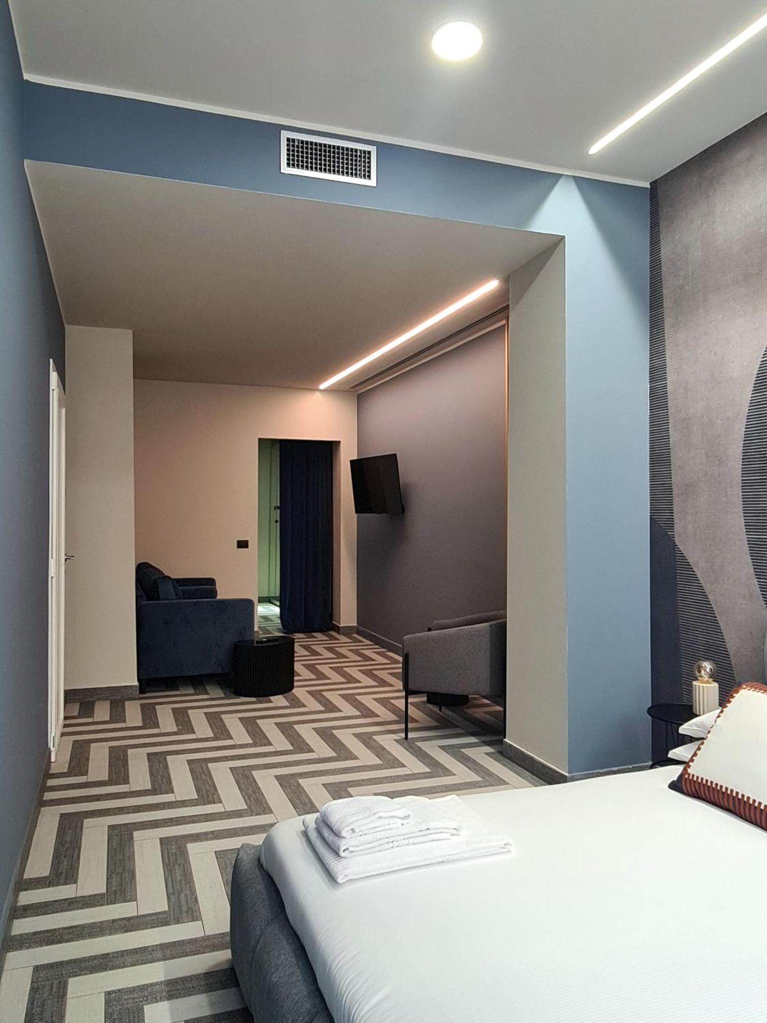 Deluxe Double Room,1605716217:JPEG