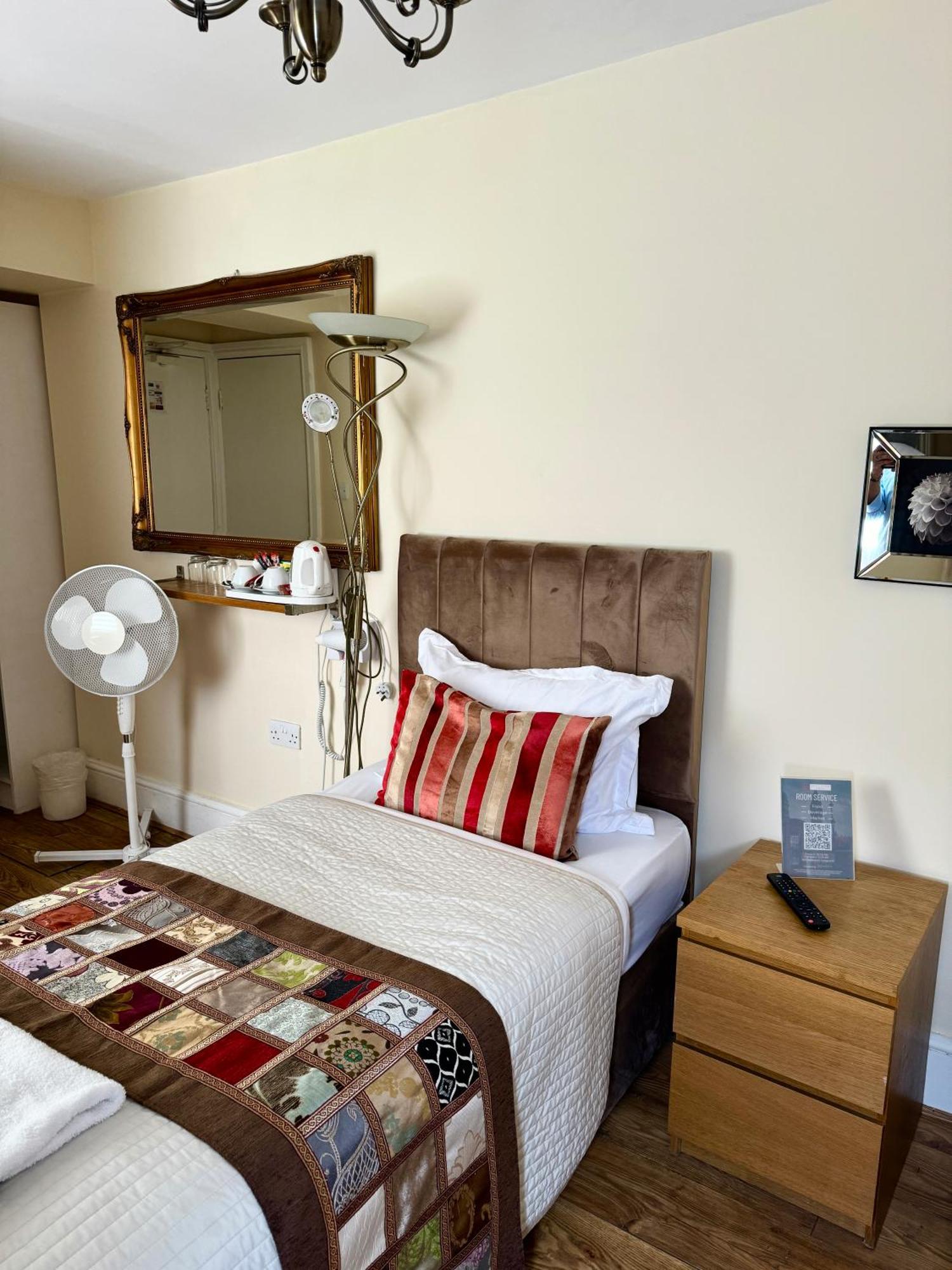 Twin Room,1606046773:JPEG