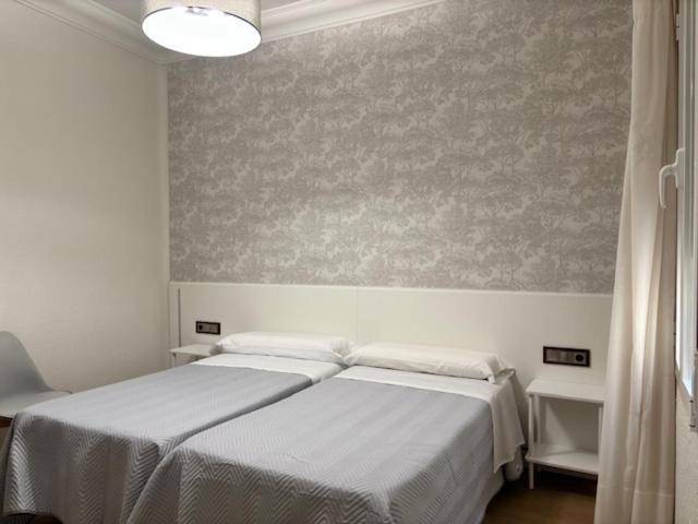Double or Twin Room Private Bathroom