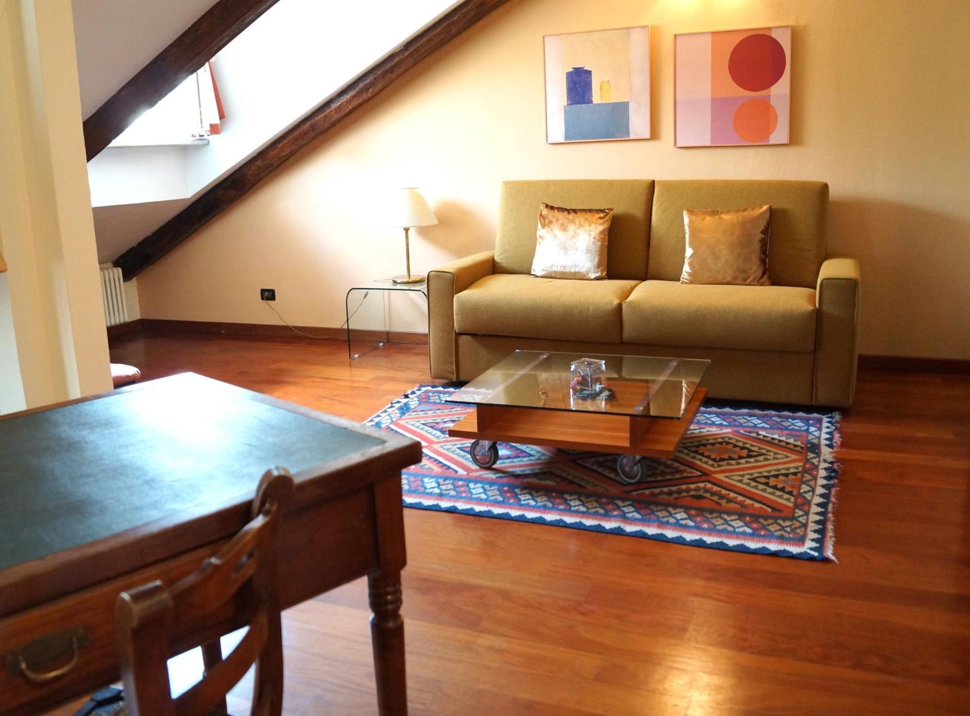 Executive Suite,1606577437:JPEG