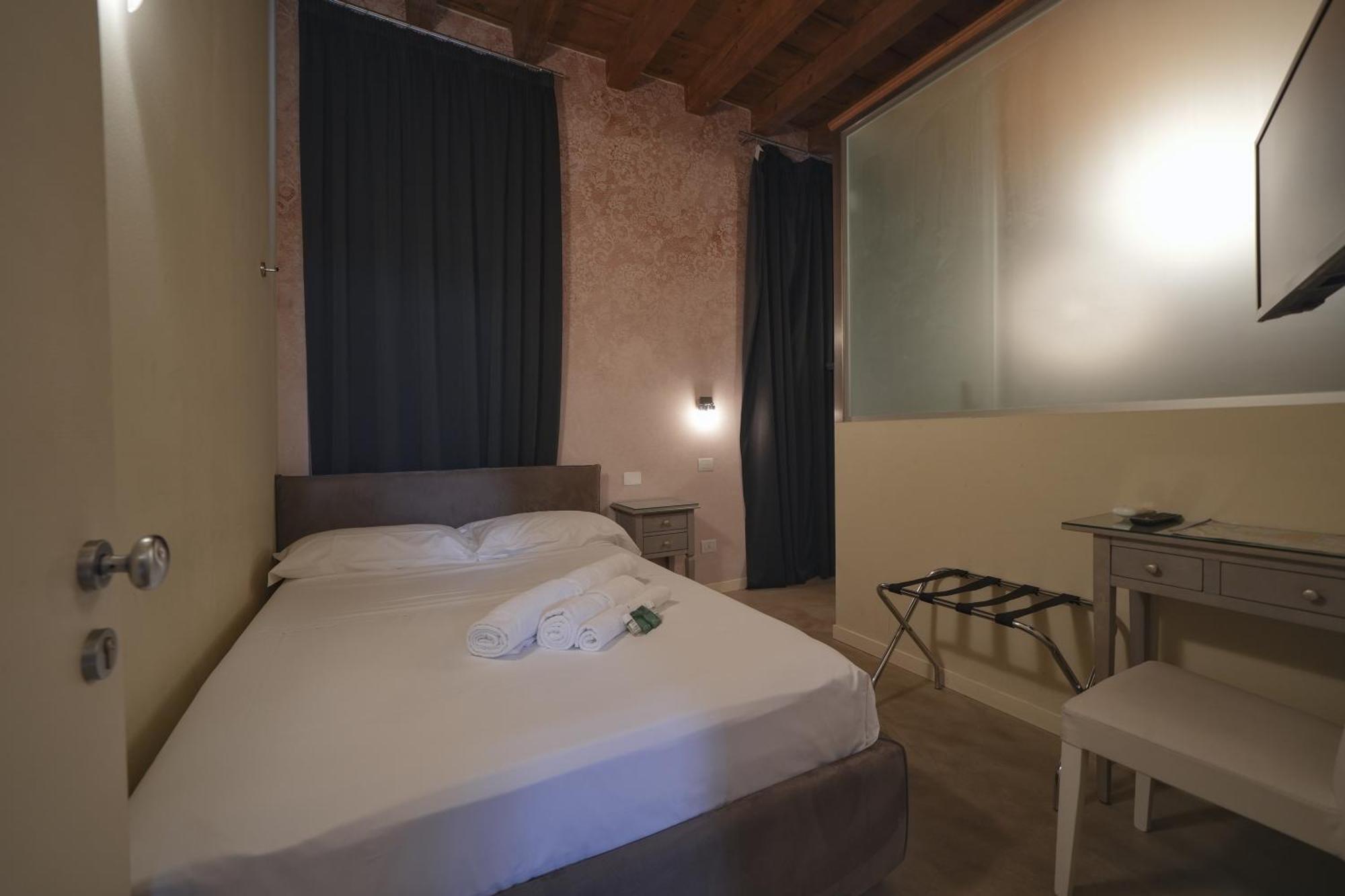 Small Double Room,1606631558:JPEG