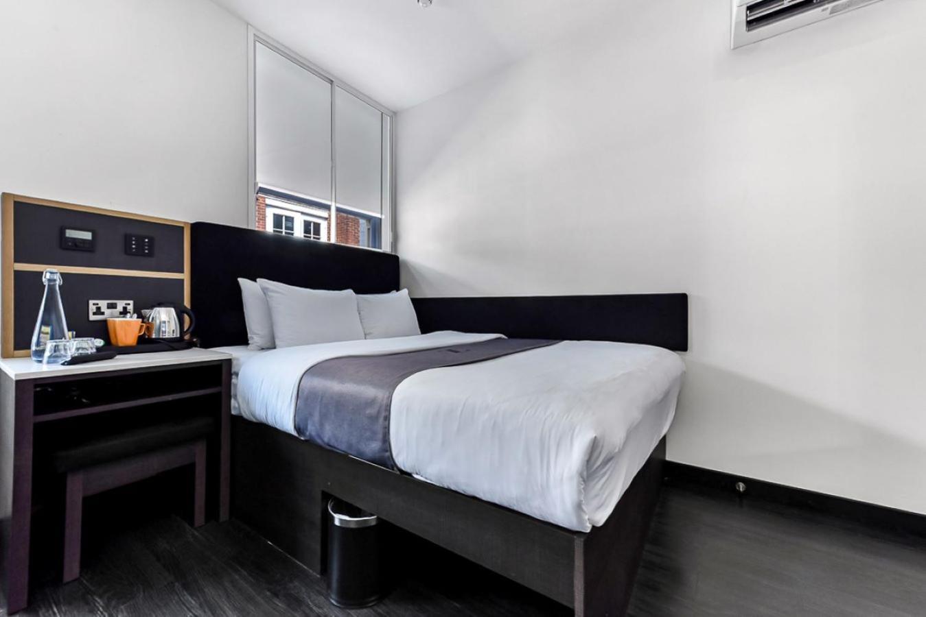 Club Queen Room