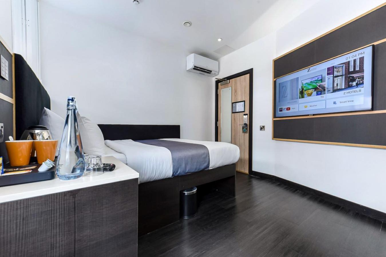 Club Queen Room